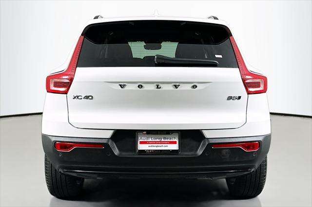 Photo of 2025 Crystal White Pearl Volvo XC40