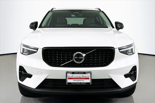 Photo of 2025 Crystal White Pearl Volvo XC40