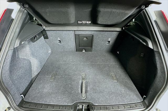 Photo of 2025 Crystal White Pearl Volvo XC40