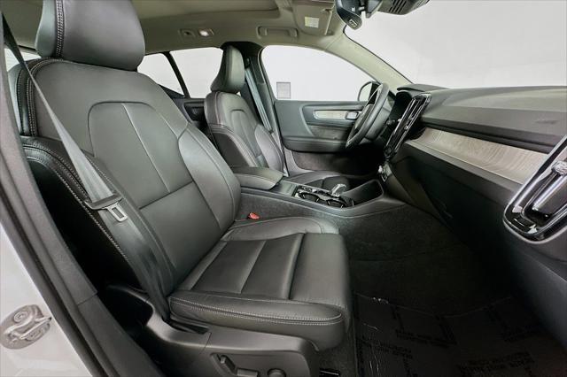 Photo of 2025 Crystal White Pearl Volvo XC40