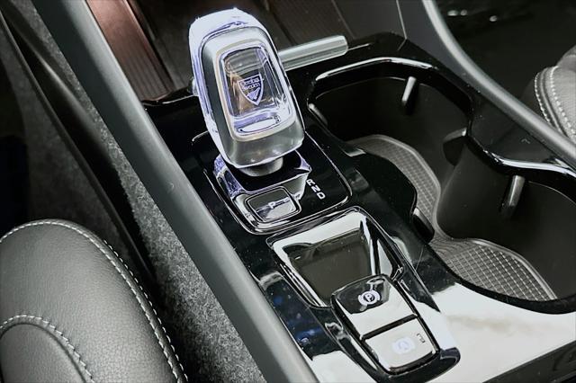 Photo of 2025 Crystal White Pearl Volvo XC40