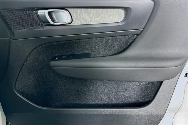 Photo of 2025 Crystal White Pearl Volvo XC40