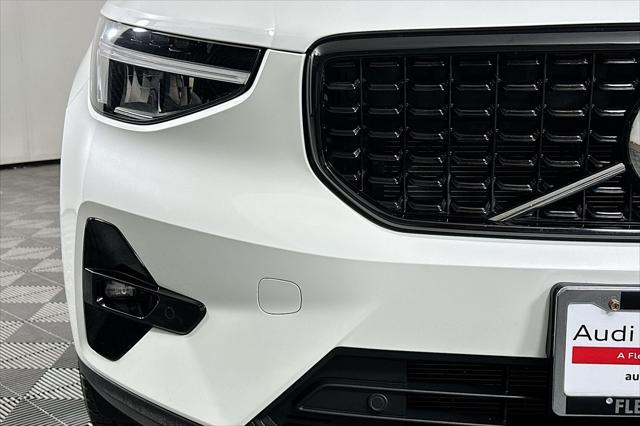 Photo of 2025 Crystal White Pearl Volvo XC40