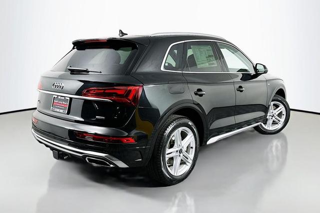 Photo of 2025 Mythos Black Metallic Audi Q5