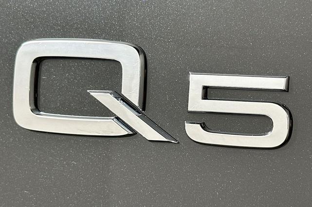 Photo of 2025 Mythos Black Metallic Audi Q5