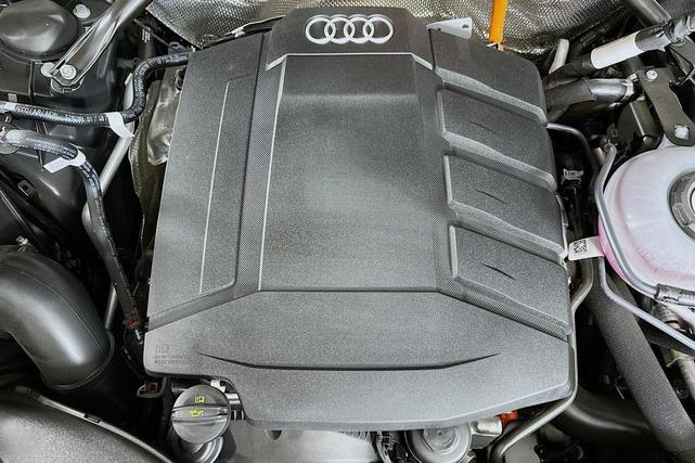 Photo of 2025 Mythos Black Metallic Audi Q5