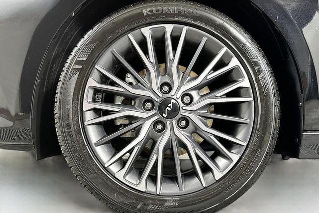 Photo of 2022 Aurora Black Kia Forte