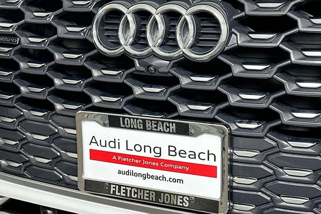 Photo of 2025 Glacier White Metallic Audi Q5