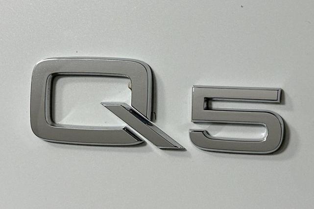 Photo of 2025 Glacier White Metallic Audi Q5