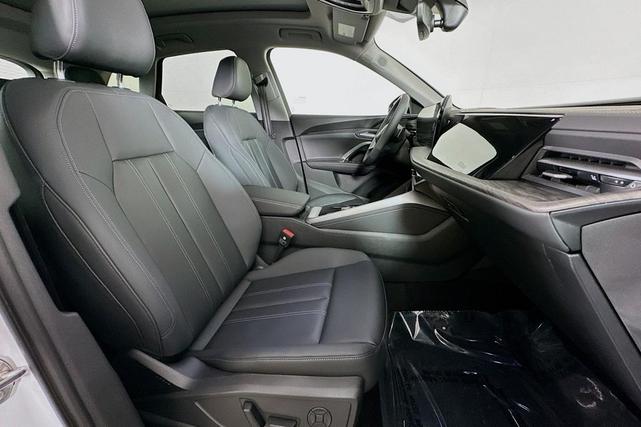 Photo of 2025 Glacier White Metallic Audi Q5