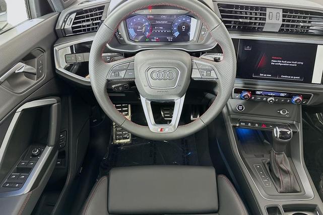 Photo of 2025 Daytona Gray Pearl Effect Audi Q3