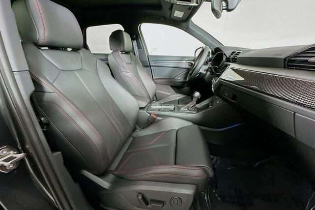 Photo of 2025 Daytona Gray Pearl Effect Audi Q3