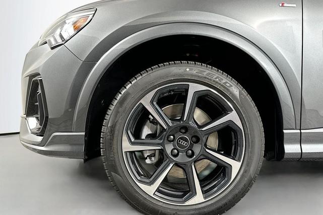 Photo of 2025 Daytona Gray Pearl Effect Audi Q3