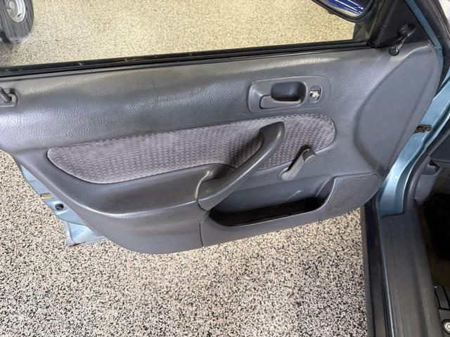 Photo of 2000 Blue Honda Civic