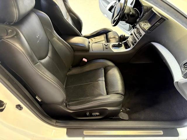Photo of 2009 Moonlight White INFINITI G37