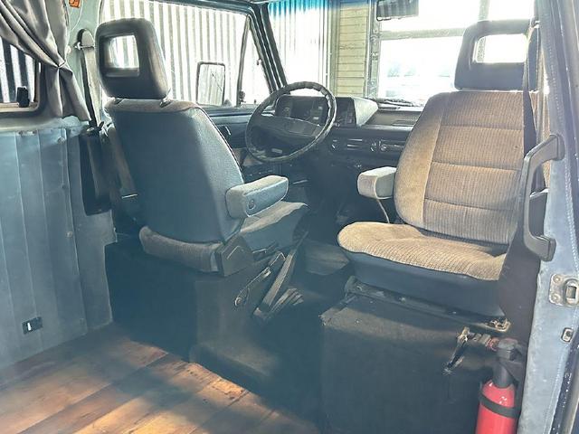 Photo of 1984 Blue Volkswagen Vanagon