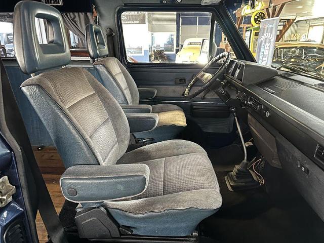 Photo of 1984 Blue Volkswagen Vanagon