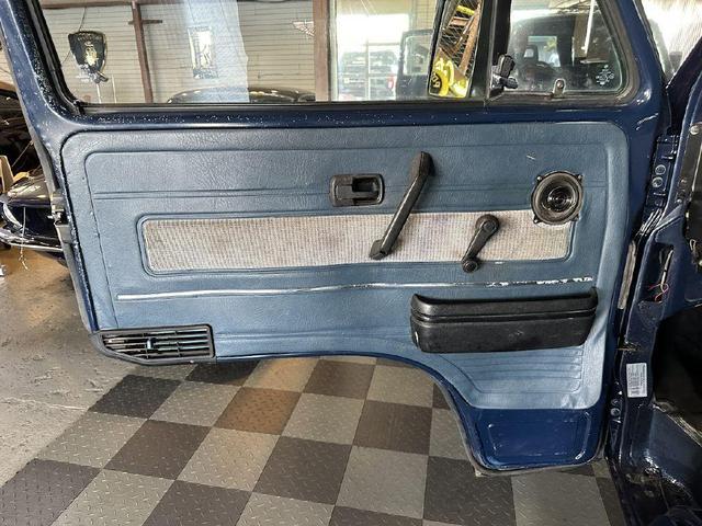 Photo of 1984 Blue Volkswagen Vanagon