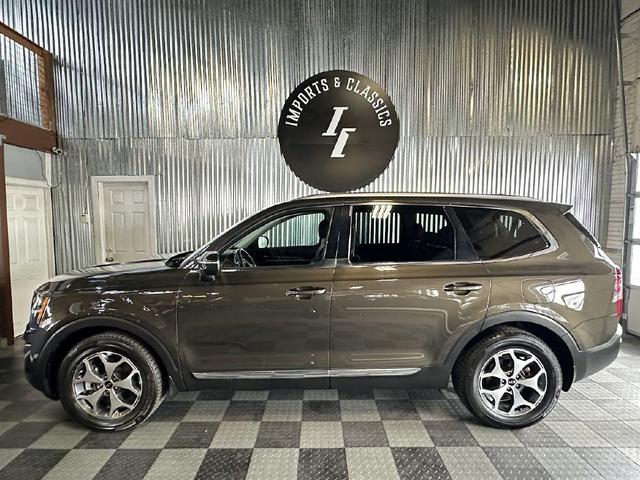 Photo of 2020 Green Kia Telluride