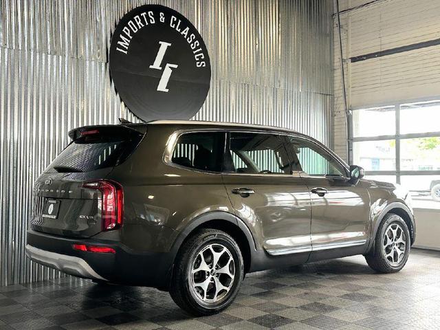 Photo of 2020 Green Kia Telluride