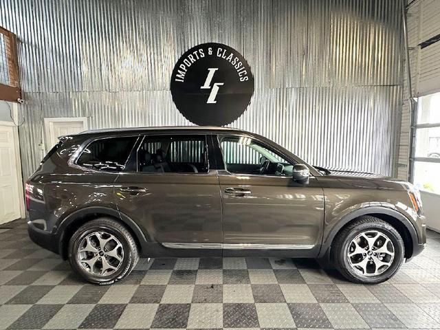 Photo of 2020 Green Kia Telluride