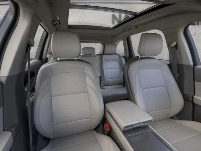 Photo of 2025 White Platinum Metallic Tri-Coat Lincoln Nautilus