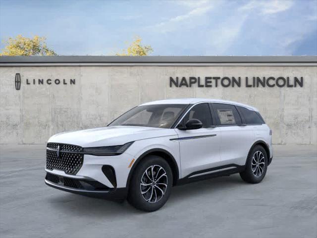 Photo of 2025 White Platinum Metallic Tri-Coat Lincoln Nautilus