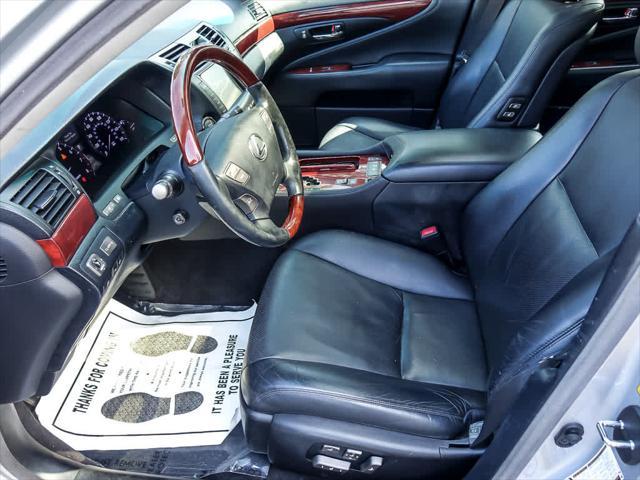 Photo of 2007 Mercury Metallic Lexus LS 460
