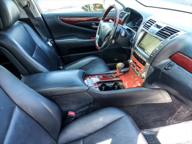 Photo of 2007 Mercury Metallic Lexus LS 460
