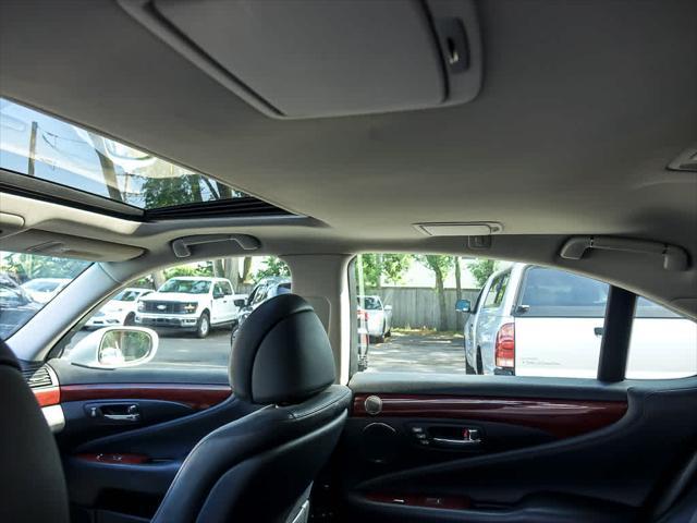 Photo of 2007 Mercury Metallic Lexus LS 460