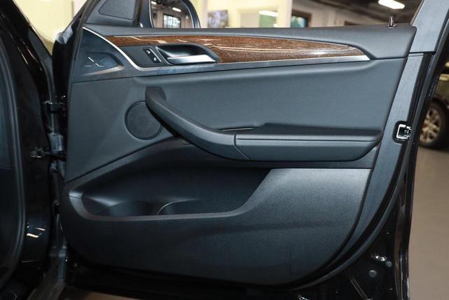 Photo of 2024 Black BMW X4
