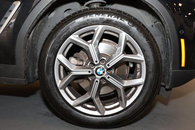 Photo of 2024 Black BMW X4