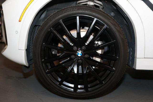 Photo of 2022 Alpine White BMW X6