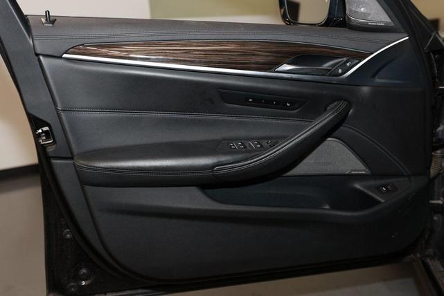 Photo of 2020 Black Sapphire Metallic BMW M5