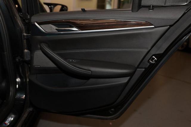 Photo of 2020 Black Sapphire Metallic BMW M5