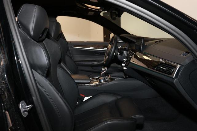 Photo of 2020 Black Sapphire Metallic BMW M5