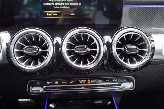 Photo of 2022 Mountain Gray Metallic Mercedes-Benz GLB 250