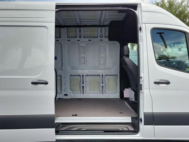 Photo of 2025 White Mercedes-Benz Sprinter 2500