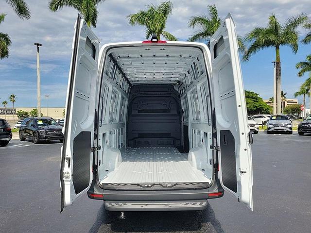 Photo of 2025 White Mercedes-Benz Sprinter 2500