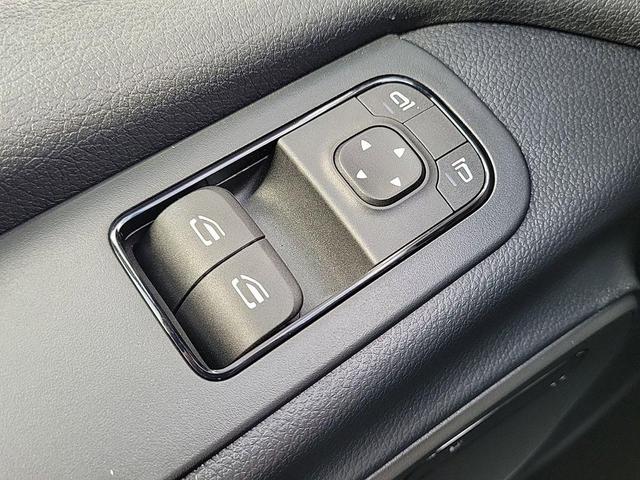 Photo of 2025 White Mercedes-Benz Sprinter 2500