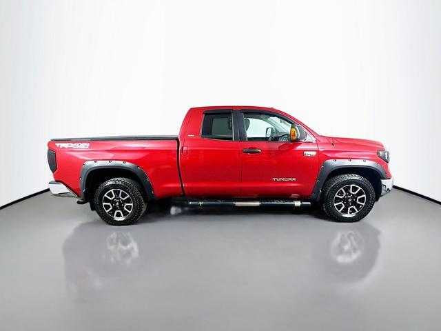 Photo of 2015 Barcelona Red Metallic Toyota Tundra