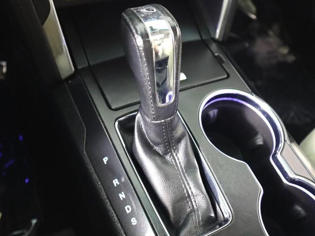 Photo of 2016 White Platinum Metallic Tri-Coat Ford Explorer