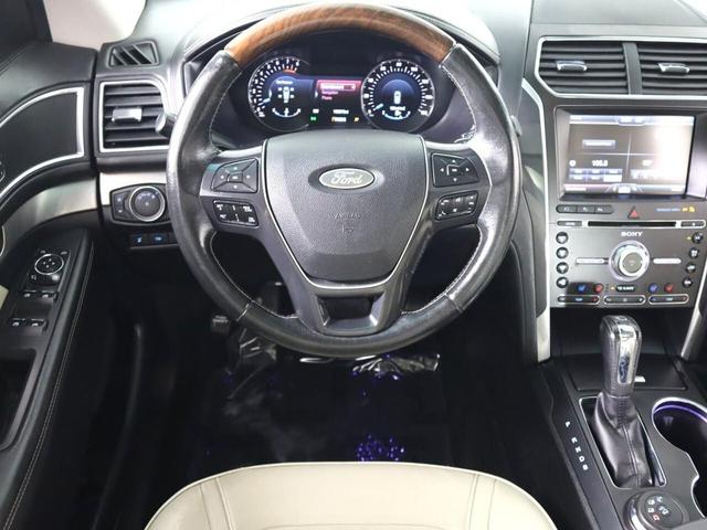 Photo of 2016 White Platinum Metallic Tri-Coat Ford Explorer