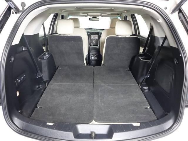 Photo of 2016 White Platinum Metallic Tri-Coat Ford Explorer