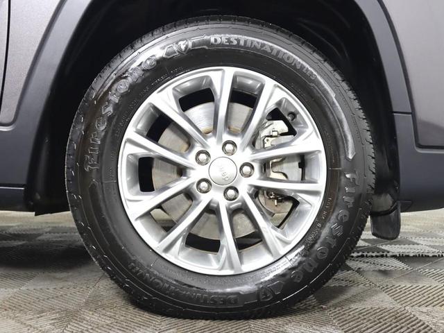 Photo of 2020 Granite Crystal Metallic Clear Coat Jeep Cherokee