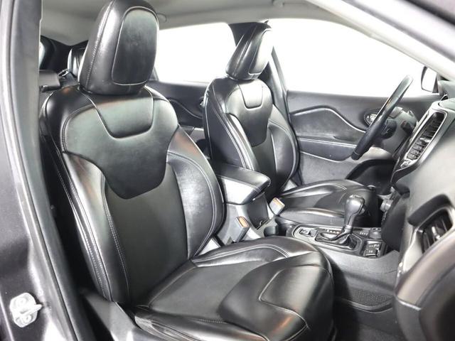 Photo of 2020 Granite Crystal Metallic Clear Coat Jeep Cherokee