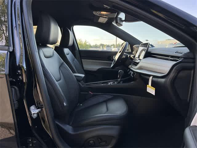 Photo of 2024 Diamond Black Crystal Pearlcoat Jeep Compass