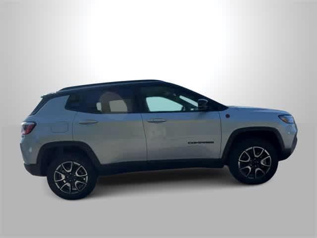 Photo of 2024 Silver Zynith Metallic Clearcoat Jeep Compass