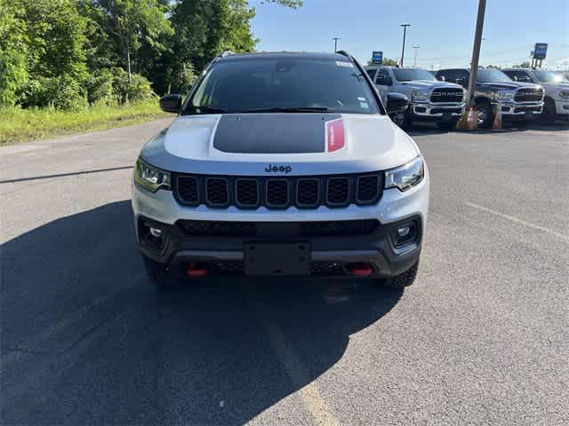 Photo of 2024 Silver Zynith Metallic Clearcoat Jeep Compass