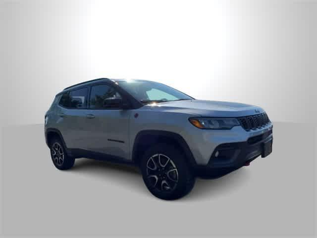 Photo of 2024 Silver Zynith Metallic Clearcoat Jeep Compass